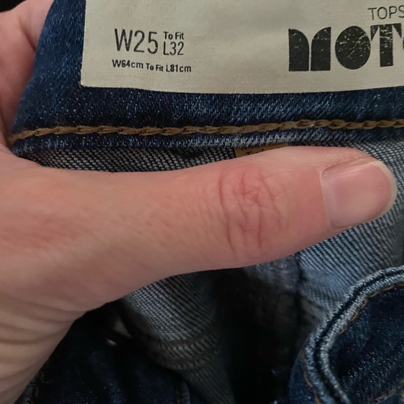 Topshop Moto Distressed Ripped Skinny Jeans As Seen on Daisy Ridley - Picture 5 of 7